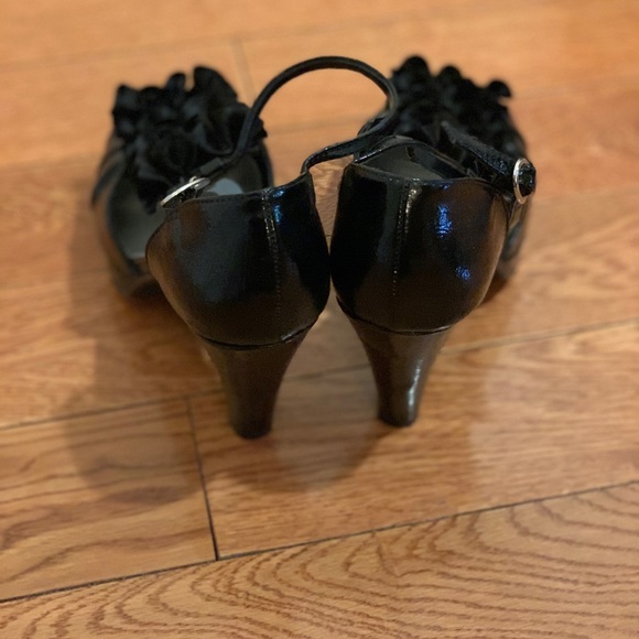 Trendy Patent Leather Heels - Picture 4 of 4